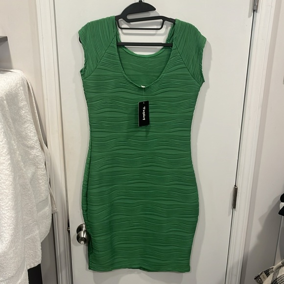 Green dress size large 100 polyester by Taydey never worn with tag - Picture 2 of 6